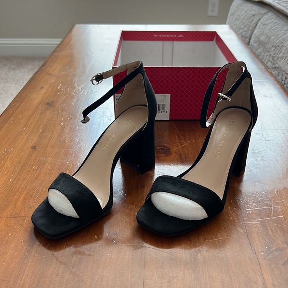 Kelly & Katie Caital Sandal / Block Heel - Picture 2 of 5